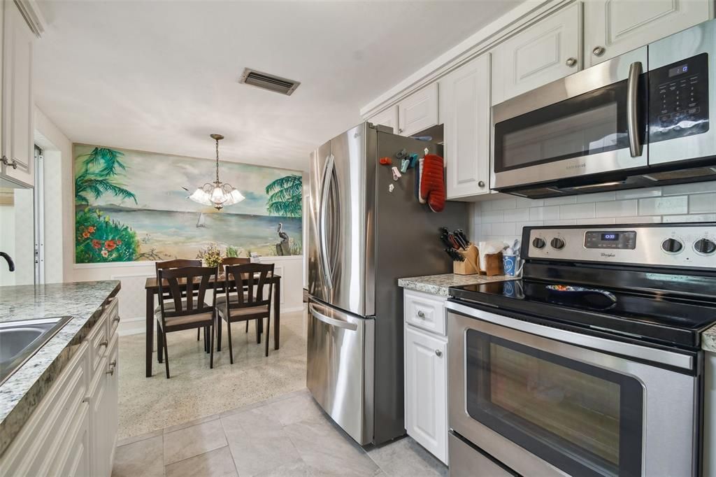 For Sale: $255,000 (2 beds, 1 baths, 1128 Square Feet)