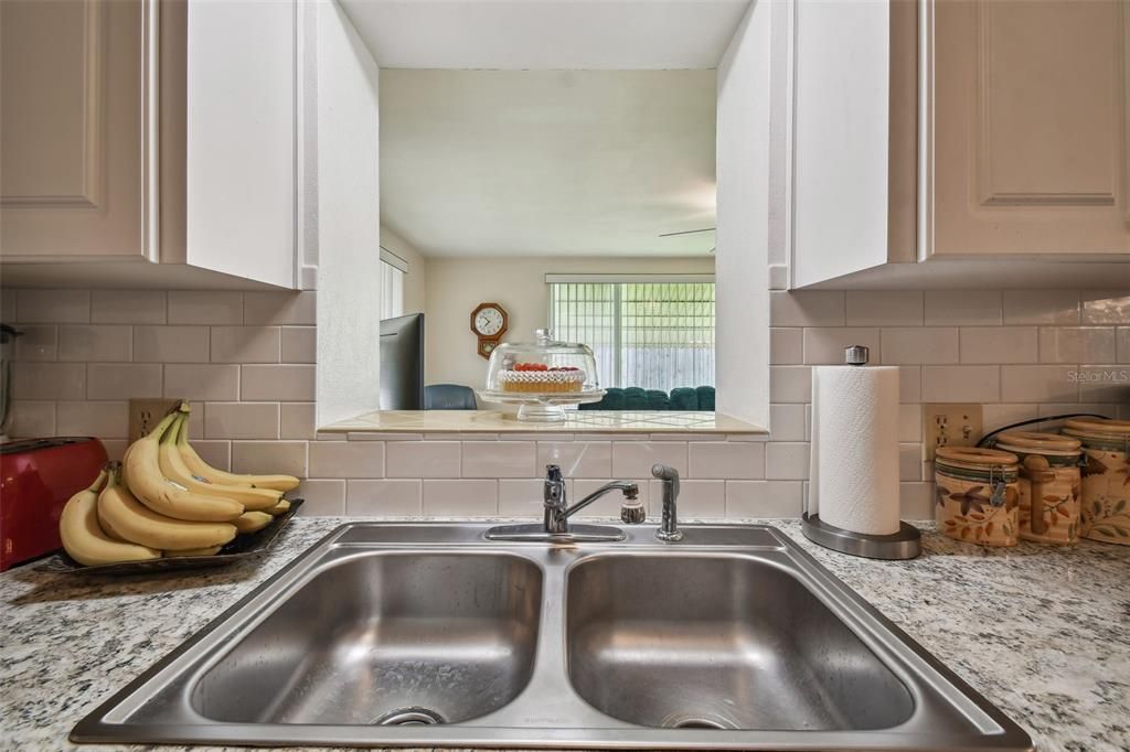 For Sale: $255,000 (2 beds, 1 baths, 1128 Square Feet)