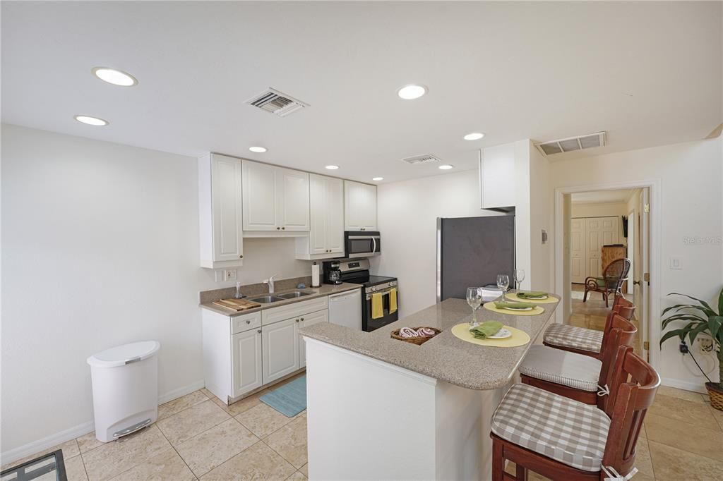 THE BREAKFAST BAR WITH SILESTONE COUNTERS