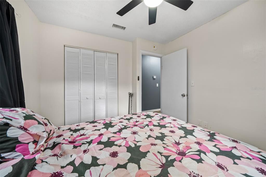 Active With Contract: $195,000 (2 beds, 1 baths, 950 Square Feet)