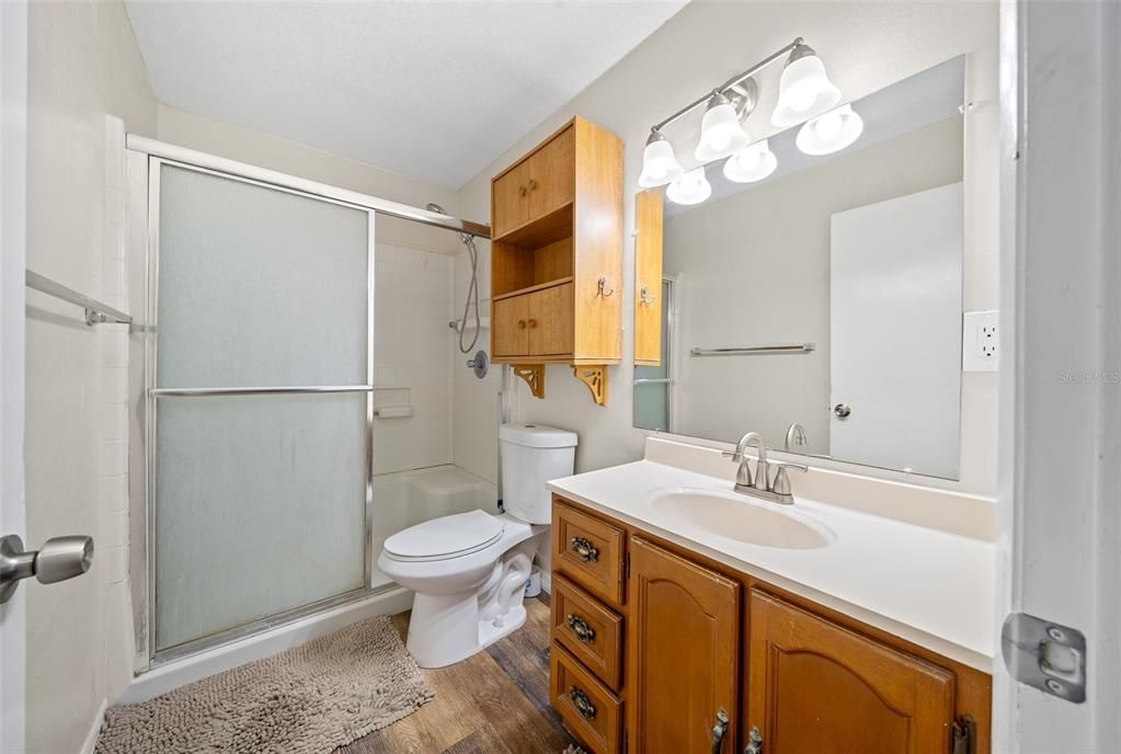 Active With Contract: $195,000 (2 beds, 1 baths, 950 Square Feet)