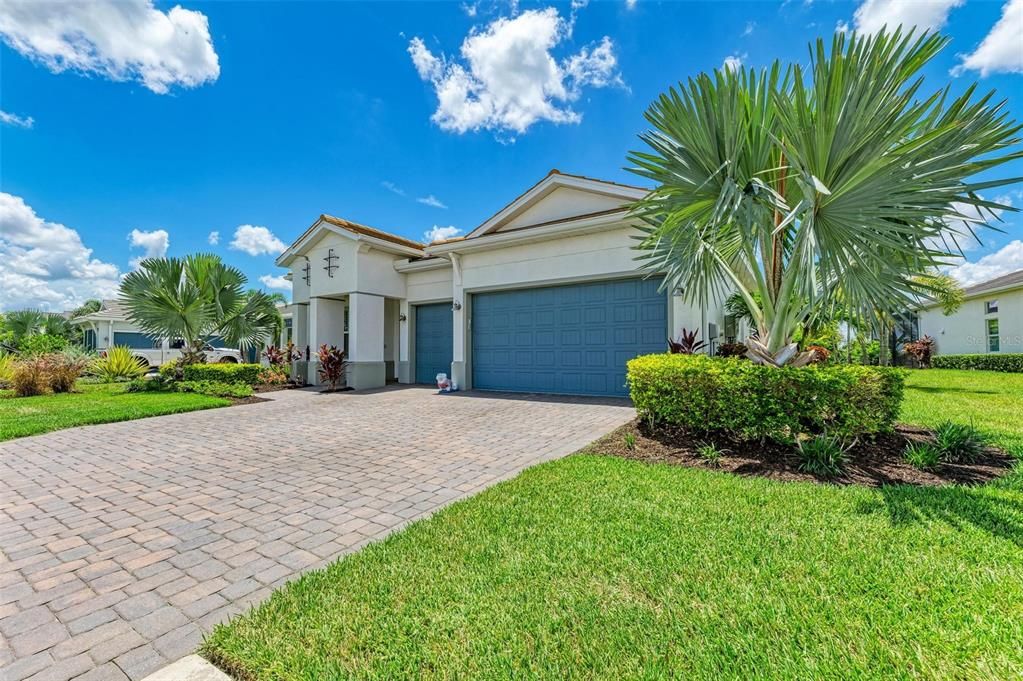 Active With Contract: $1,590,000 (3 beds, 3 baths, 2826 Square Feet)