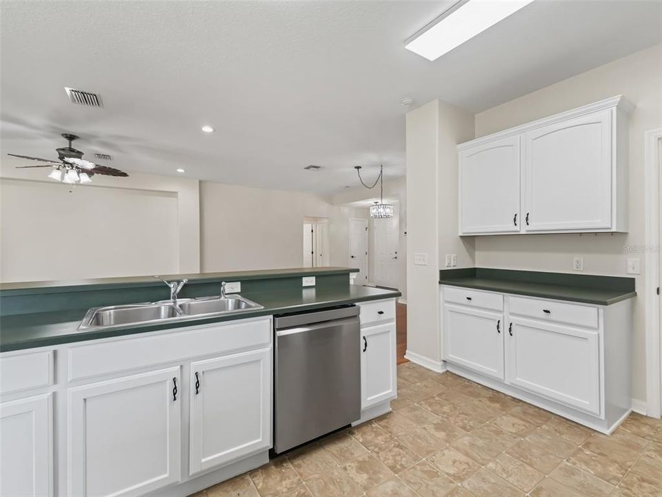 For Sale: $339,000 (3 beds, 2 baths, 1720 Square Feet)