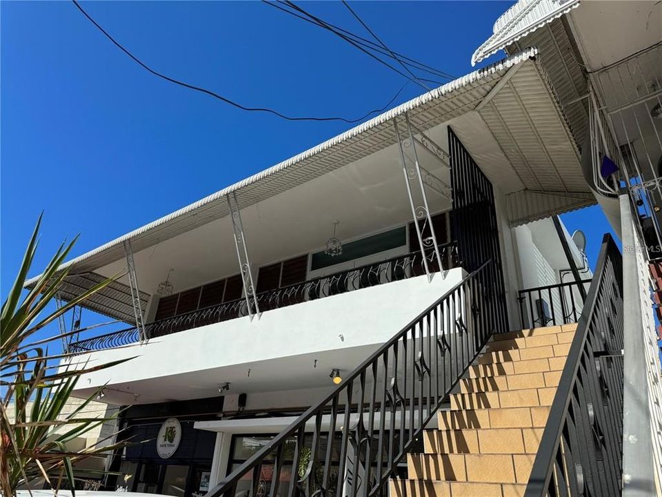 For Rent: $2,400 (2 beds, 1 baths, 1200 Square Feet)