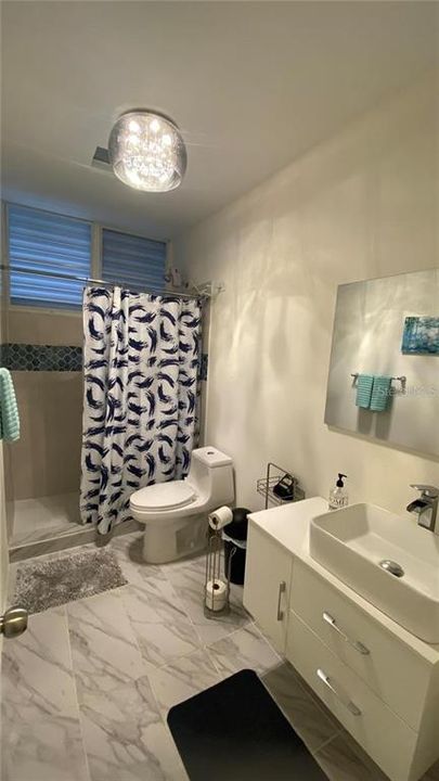 For Rent: $2,400 (2 beds, 1 baths, 1200 Square Feet)