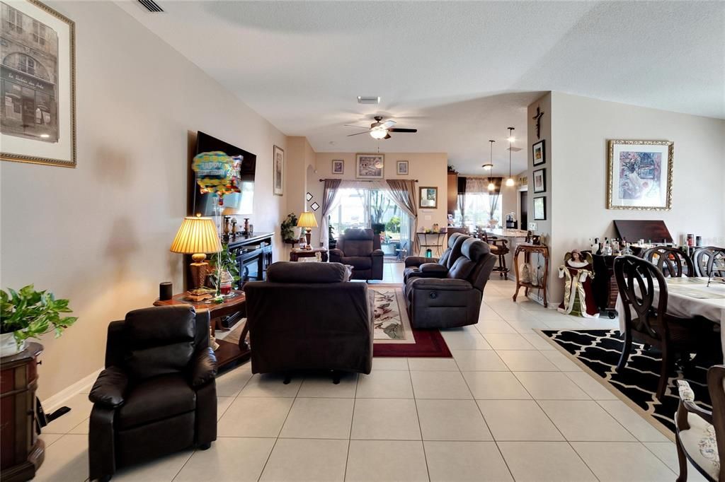 For Sale: $439,900 (4 beds, 2 baths, 2082 Square Feet)