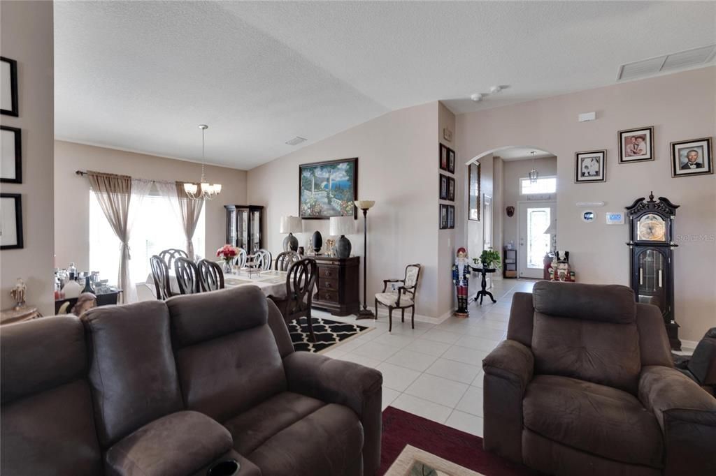 For Sale: $439,900 (4 beds, 2 baths, 2082 Square Feet)