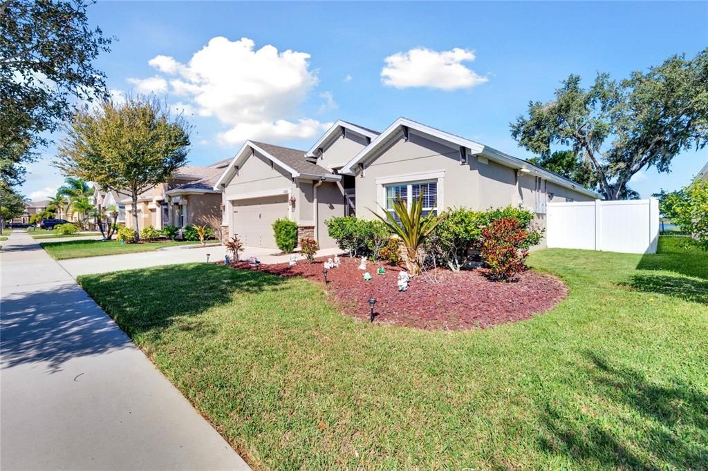 For Sale: $439,900 (4 beds, 2 baths, 2082 Square Feet)