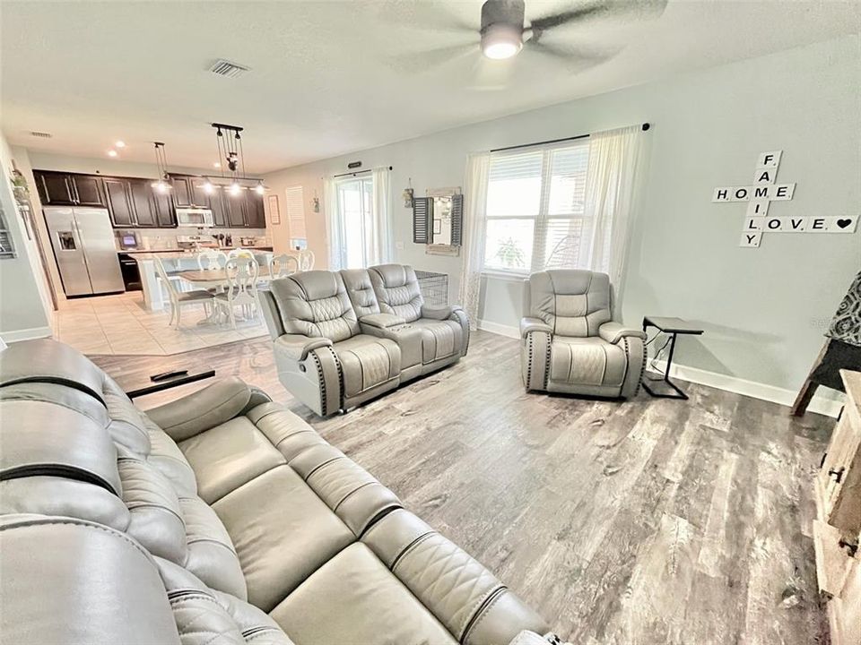 For Sale: $465,000 (3 beds, 2 baths, 2386 Square Feet)