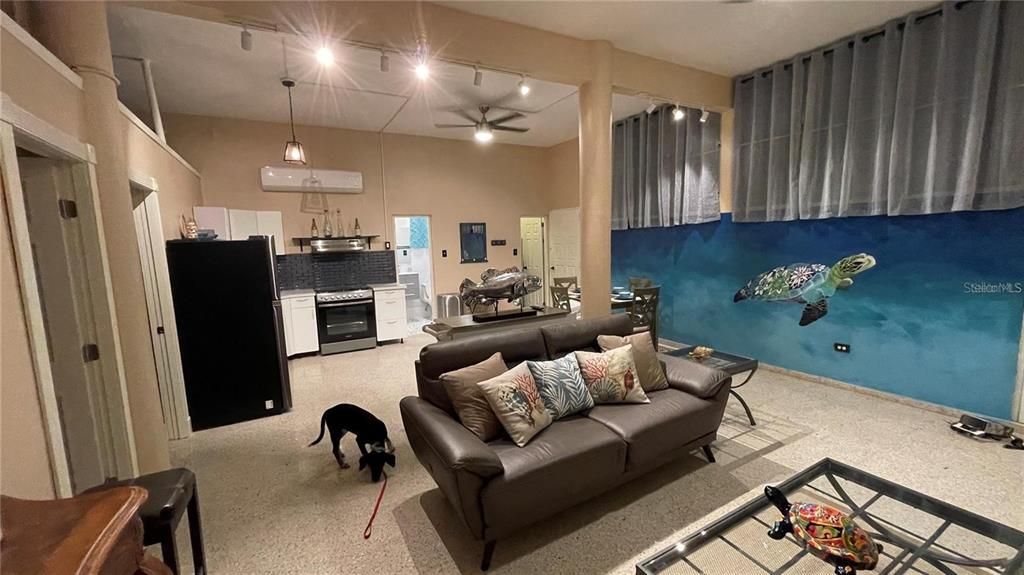 For Rent: $2,100 (2 beds, 1 baths, 1000 Square Feet)