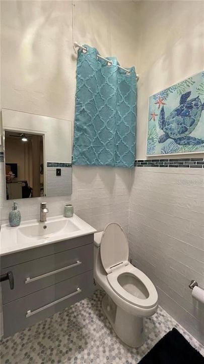 For Rent: $2,100 (2 beds, 1 baths, 1000 Square Feet)