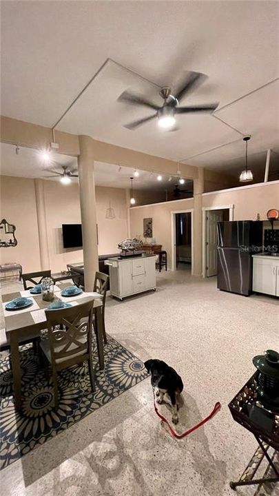 For Rent: $2,100 (2 beds, 1 baths, 1000 Square Feet)