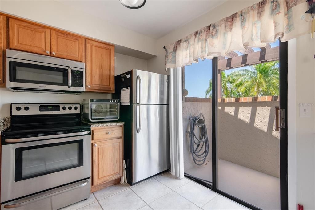 Active With Contract: $1,500 (2 beds, 2 baths, 912 Square Feet)