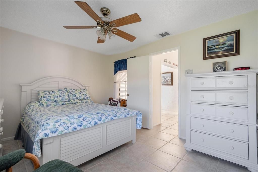 Active With Contract: $1,500 (2 beds, 2 baths, 912 Square Feet)