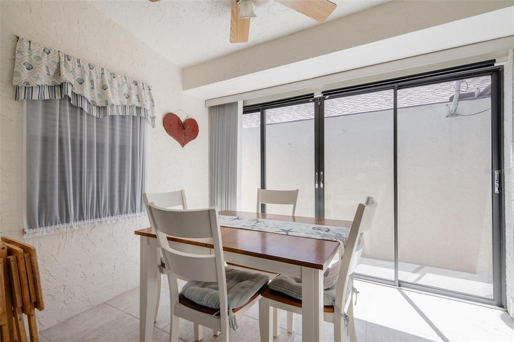 Active With Contract: $1,500 (2 beds, 2 baths, 912 Square Feet)