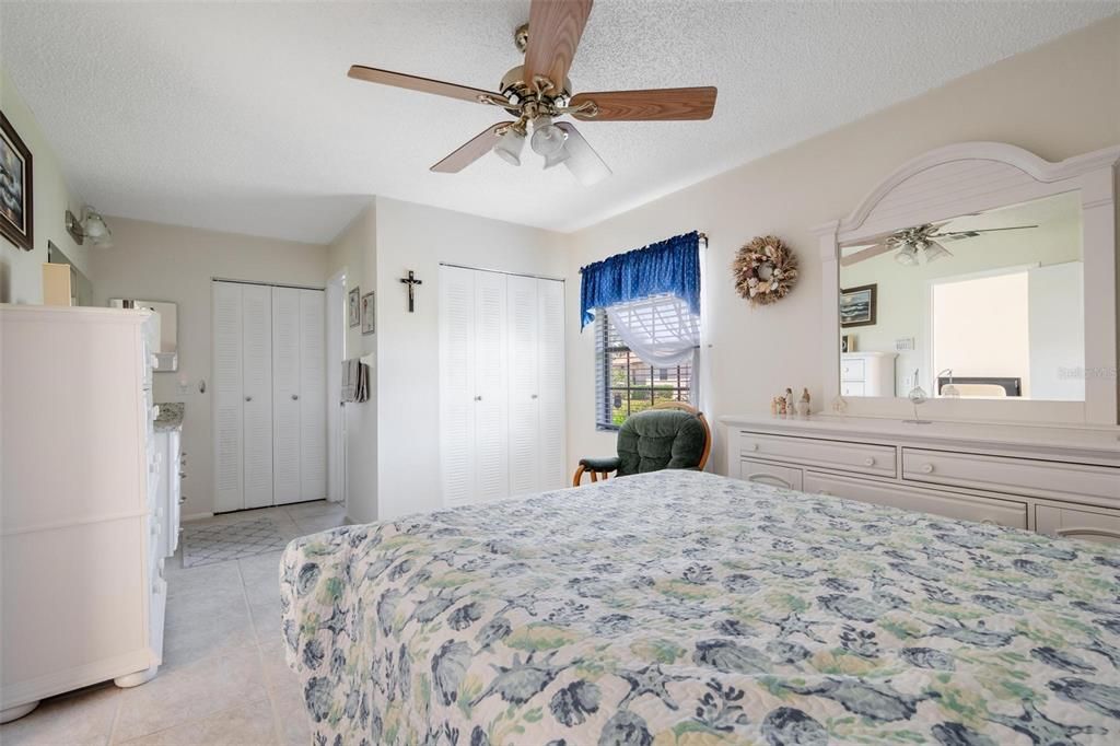 Active With Contract: $1,500 (2 beds, 2 baths, 912 Square Feet)