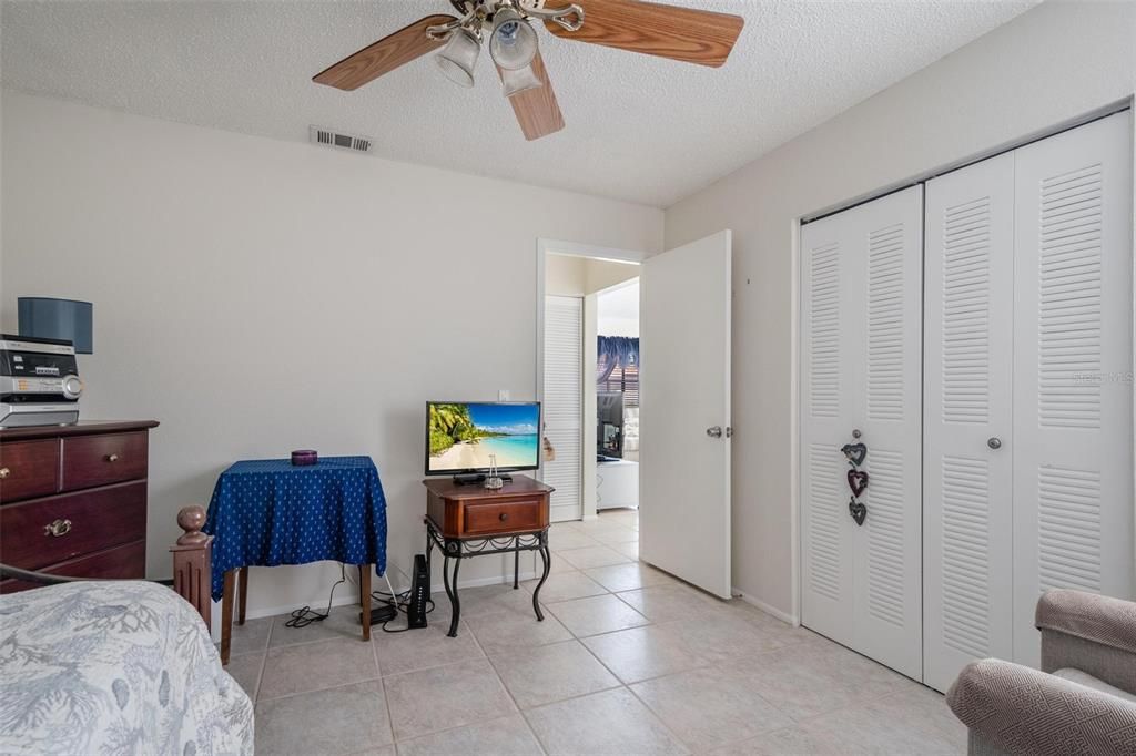 Active With Contract: $1,500 (2 beds, 2 baths, 912 Square Feet)