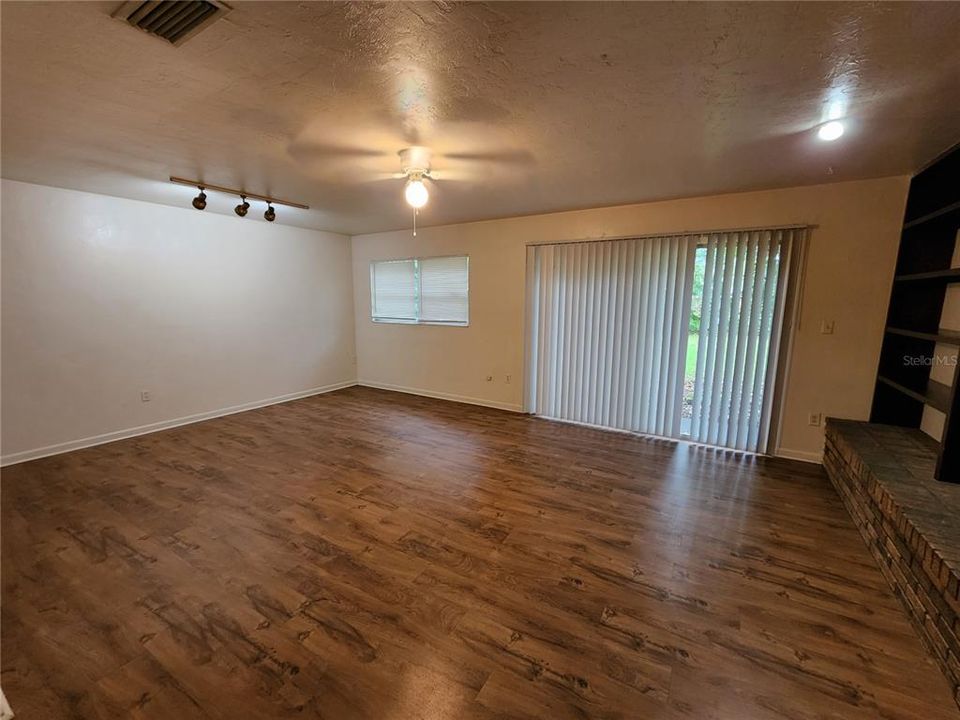 For Rent: $1,500 (3 beds, 2 baths, 1345 Square Feet)