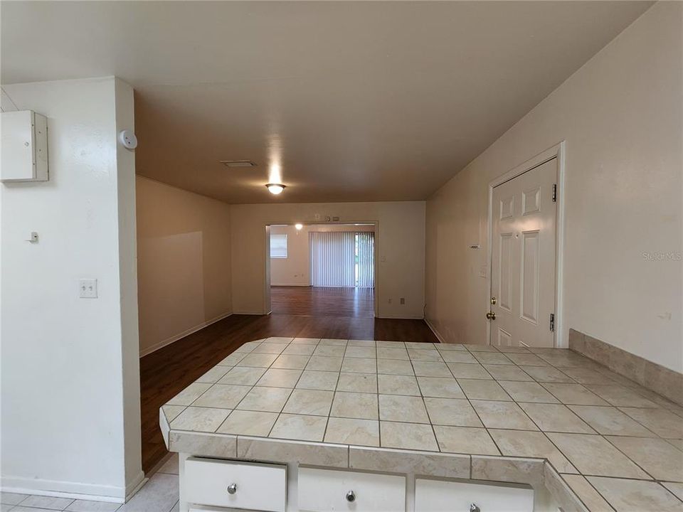 For Rent: $1,500 (3 beds, 2 baths, 1345 Square Feet)