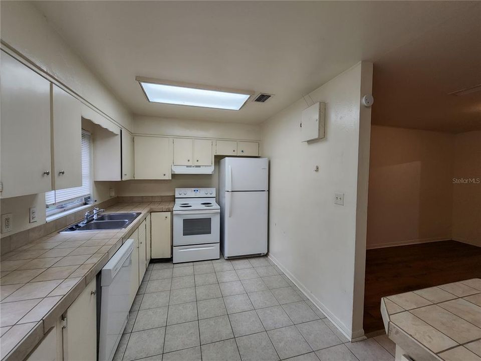 For Rent: $1,500 (3 beds, 2 baths, 1345 Square Feet)