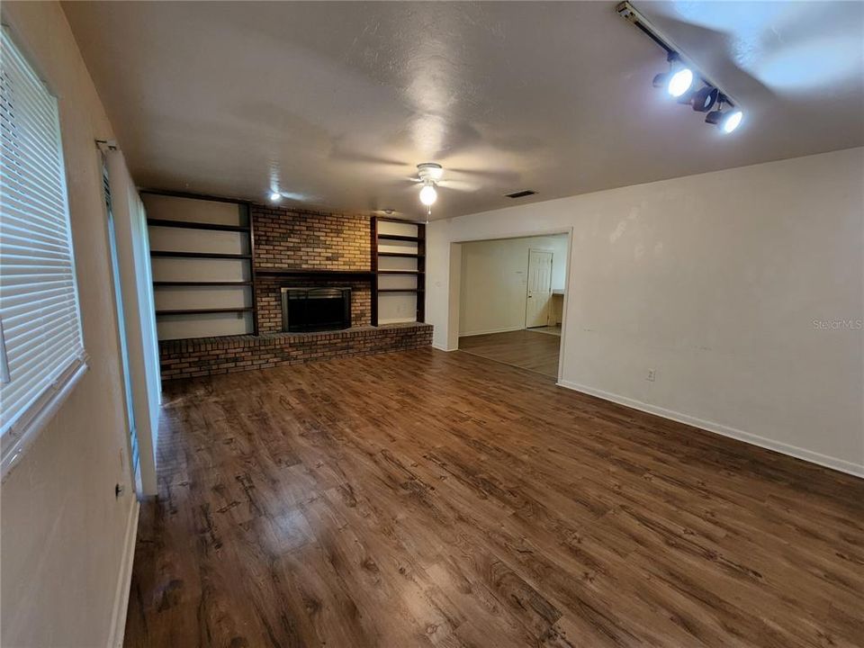 For Rent: $1,500 (3 beds, 2 baths, 1345 Square Feet)