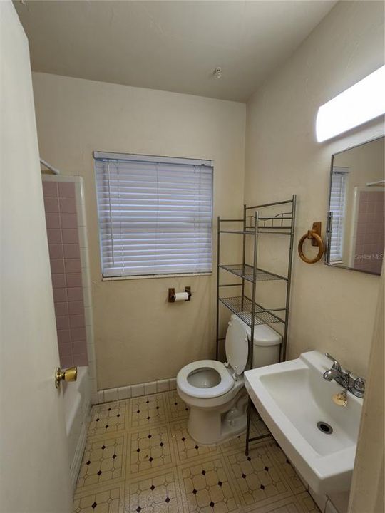 For Rent: $1,500 (3 beds, 2 baths, 1345 Square Feet)