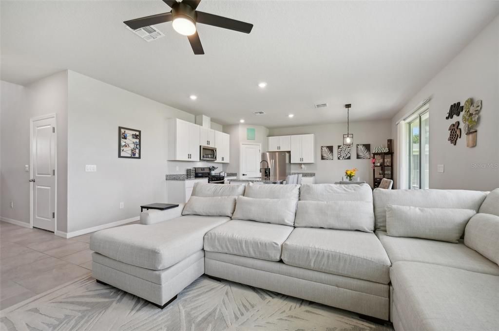 Active With Contract: $399,000 (3 beds, 2 baths, 2024 Square Feet)