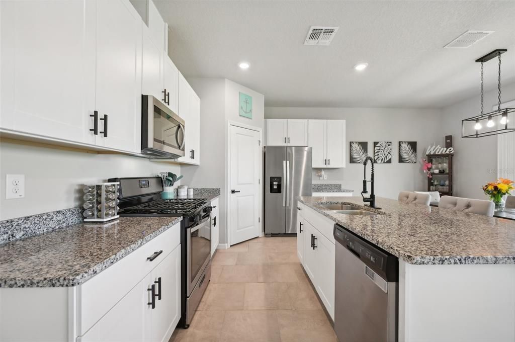 Active With Contract: $399,000 (3 beds, 2 baths, 2024 Square Feet)