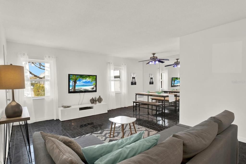 Active With Contract: $189,499 (1 beds, 1 baths, 720 Square Feet)