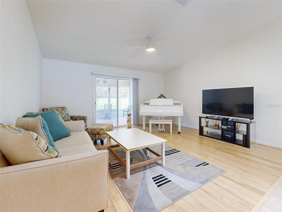 For Sale: $285,369 (2 beds, 2 baths, 1514 Square Feet)