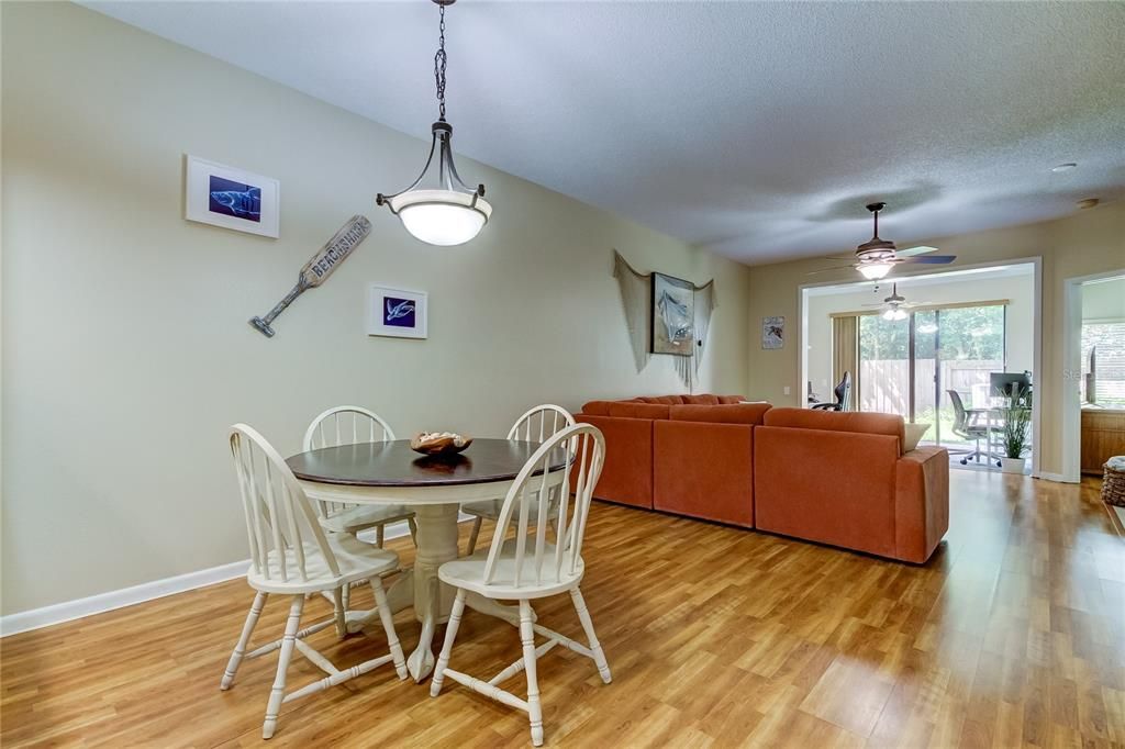 For Sale: $284,900 (2 beds, 2 baths, 1239 Square Feet)