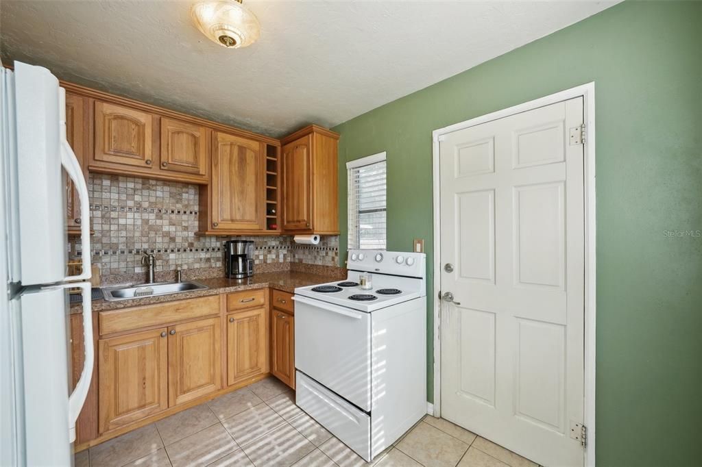 For Sale: $264,900 (2 beds, 1 baths, 720 Square Feet)