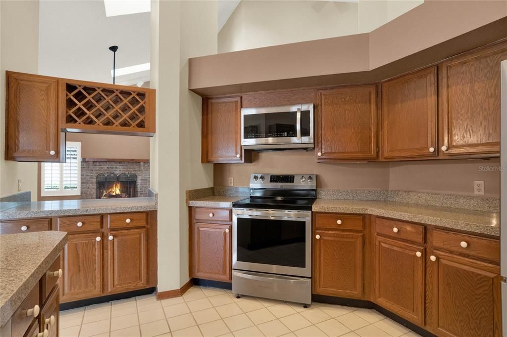 Kitchen / solid wood cabinets and granite countertops