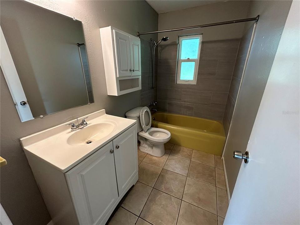 Active With Contract: $1,695 (2 beds, 2 baths, 1448 Square Feet)