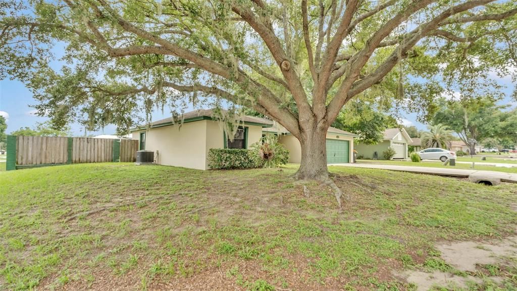 Active With Contract: $325,000 (3 beds, 2 baths, 1272 Square Feet)