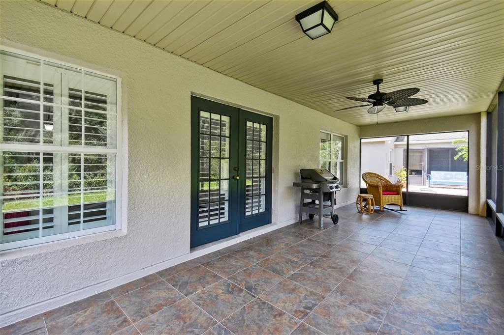 Covered screened tiled lanai