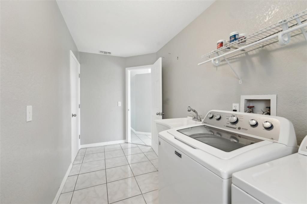 Active With Contract: $310,000 (3 beds, 2 baths, 1698 Square Feet)