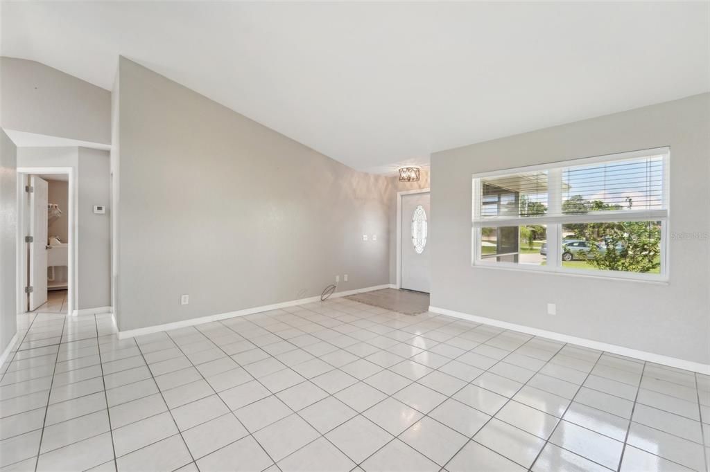 Active With Contract: $310,000 (3 beds, 2 baths, 1698 Square Feet)