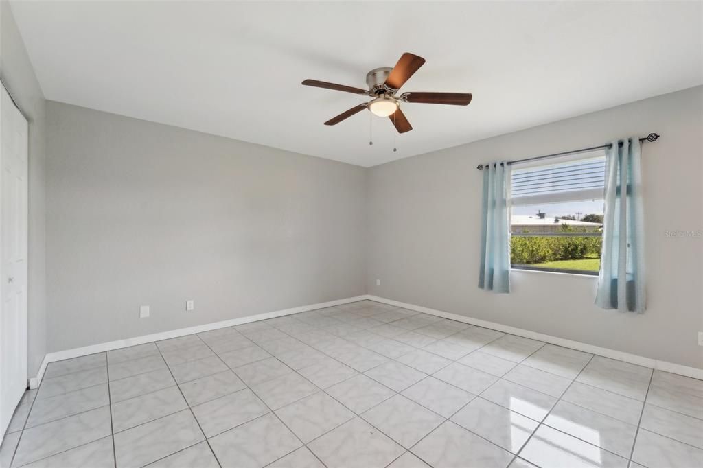 Active With Contract: $310,000 (3 beds, 2 baths, 1698 Square Feet)