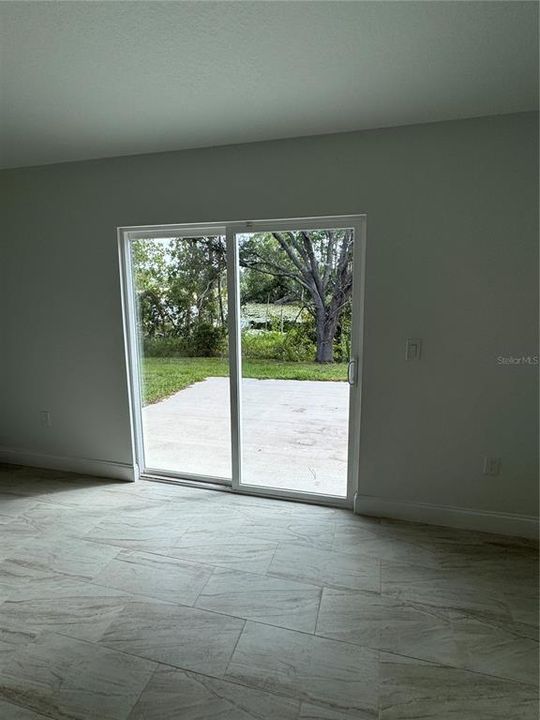 En Venta: $389,999 (4 camas, 2 baños, 1600 Pies cuadrados)