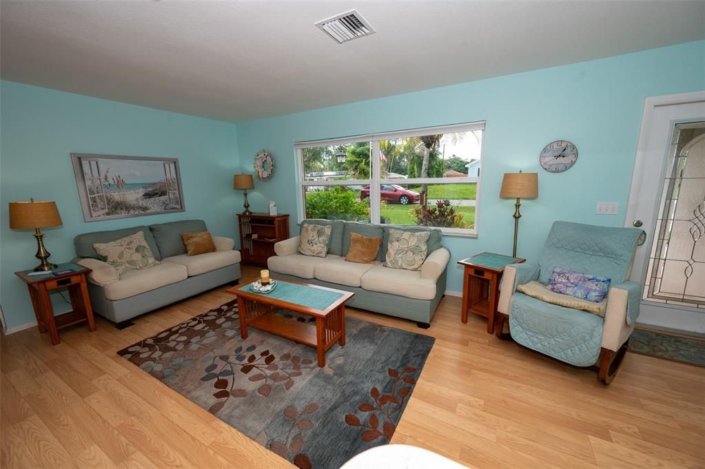 For Sale: $349,000 (3 beds, 2 baths, 1427 Square Feet)