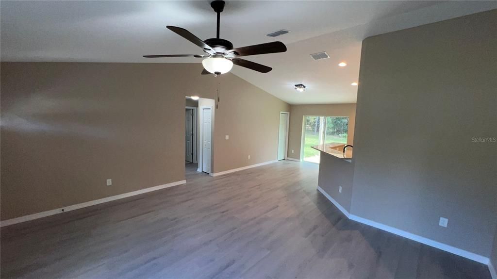 For Sale: $289,900 (3 beds, 2 baths, 1404 Square Feet)