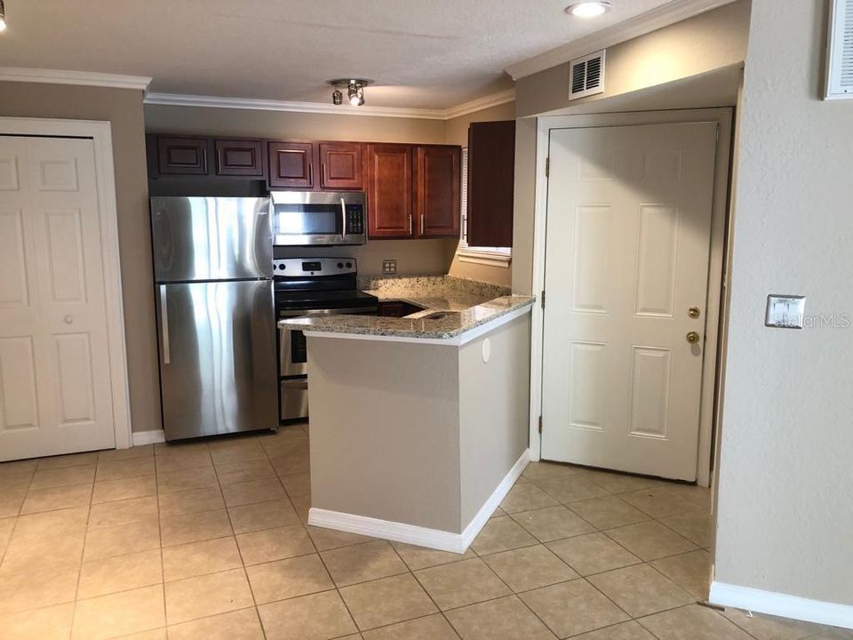 For Rent: $1,250 (1 beds, 1 baths, 526 Square Feet)