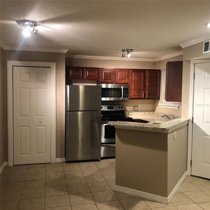 For Rent: $1,250 (1 beds, 1 baths, 526 Square Feet)