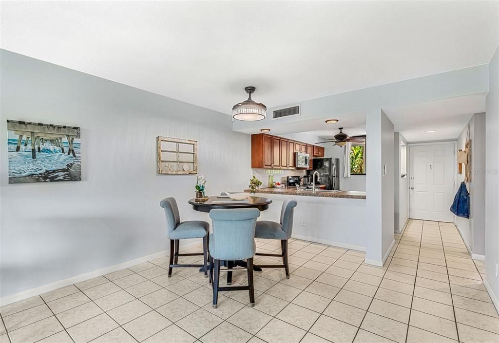 For Sale: $324,500 (2 beds, 2 baths, 1200 Square Feet)