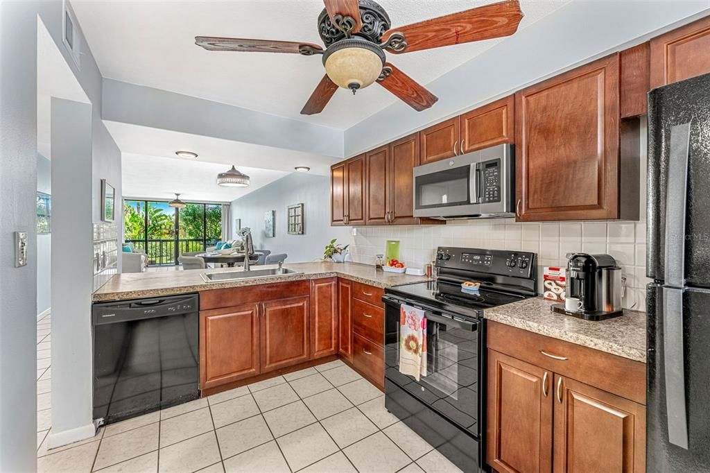 For Sale: $324,500 (2 beds, 2 baths, 1200 Square Feet)