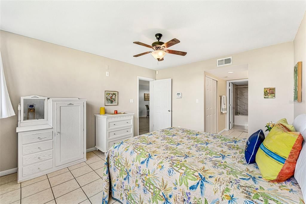 For Sale: $324,500 (2 beds, 2 baths, 1200 Square Feet)