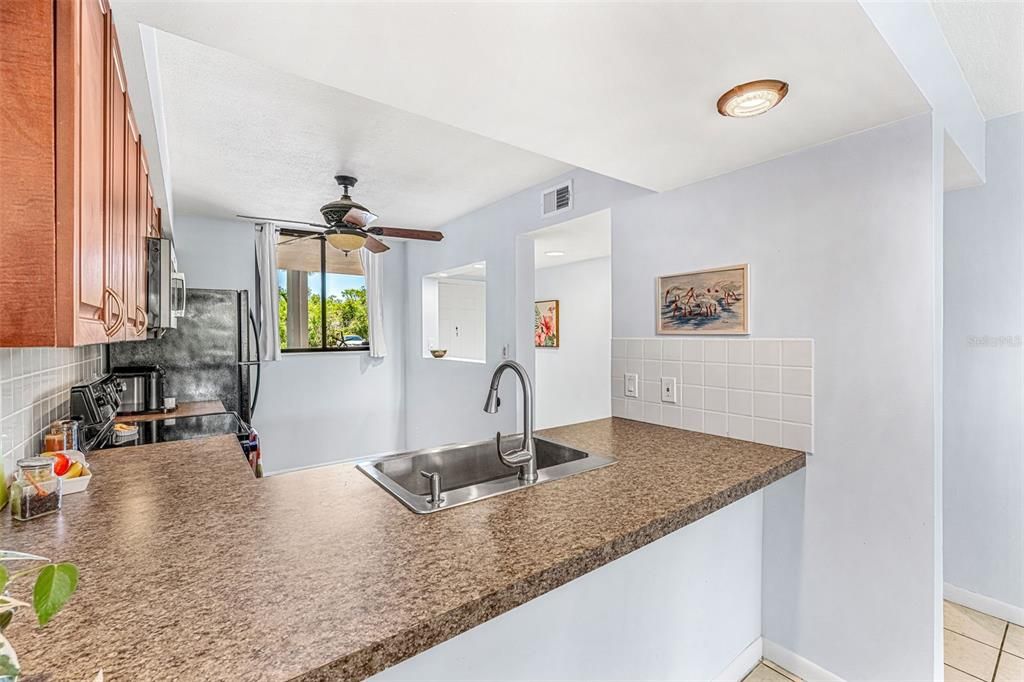 For Sale: $324,500 (2 beds, 2 baths, 1200 Square Feet)