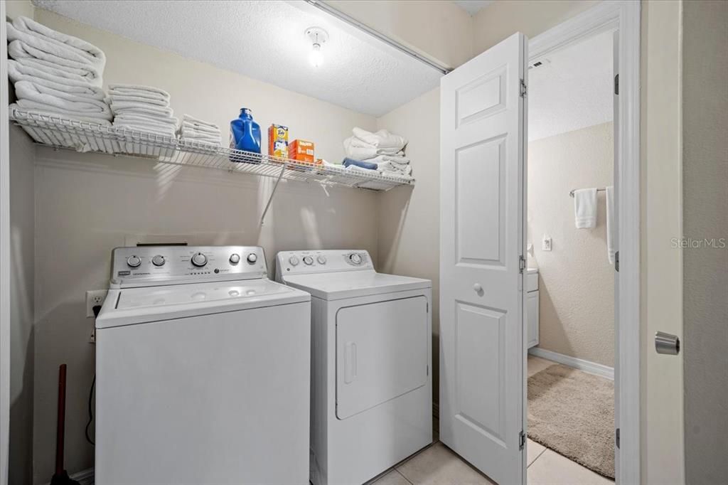 For Sale: $345,900 (2 beds, 2 baths, 947 Square Feet)