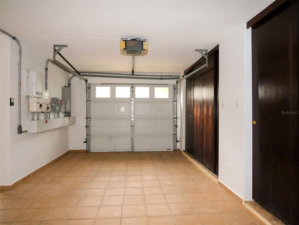 En Venta: $1,150,000 (5 camas, 2 baños, 3500 Pies cuadrados)